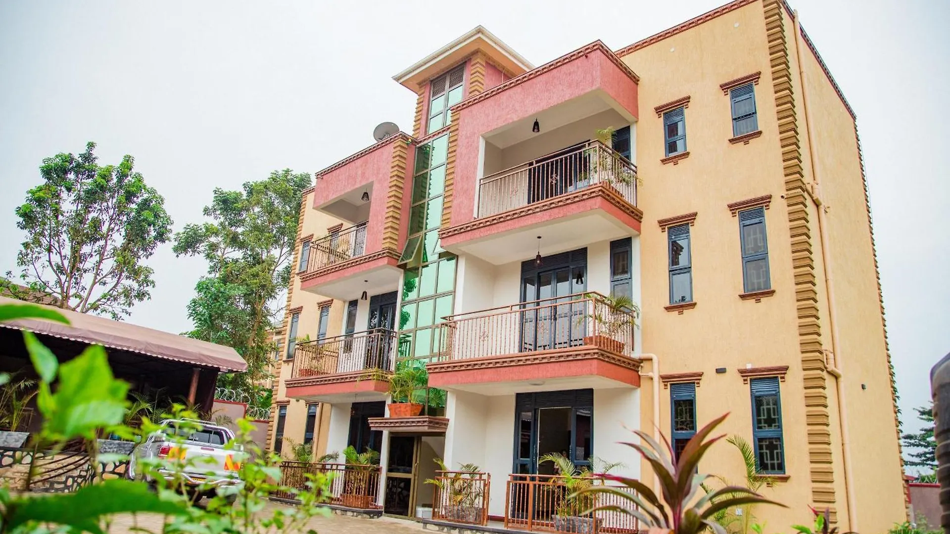 Flobert Suites 坎帕拉